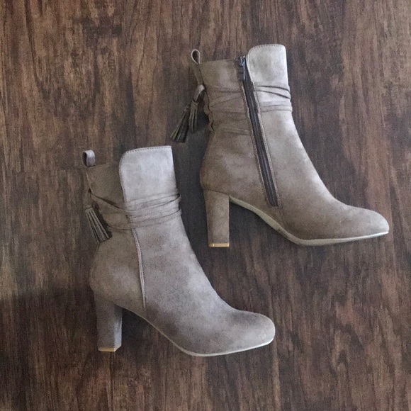 Shoes - High ankle heeled boot